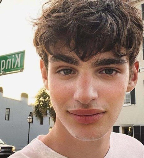 Young Woman Discovers That Her Best Friend Of 10 Years Was An Actor Hired By Her Aunt