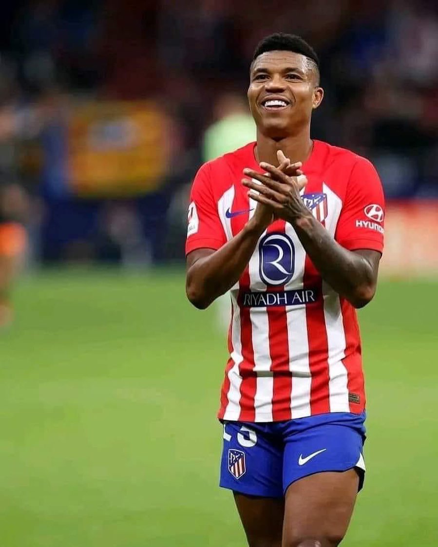 Manchester United And Juventus Are Interested In Hiring Reinildo Mandava