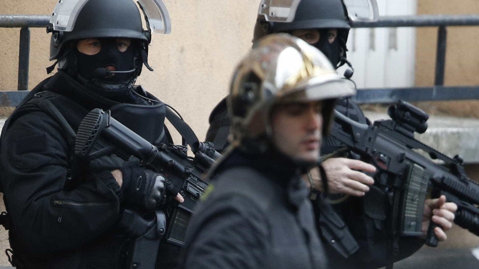 One Dead, Several Wounded in Shooting in Paris Suburbs