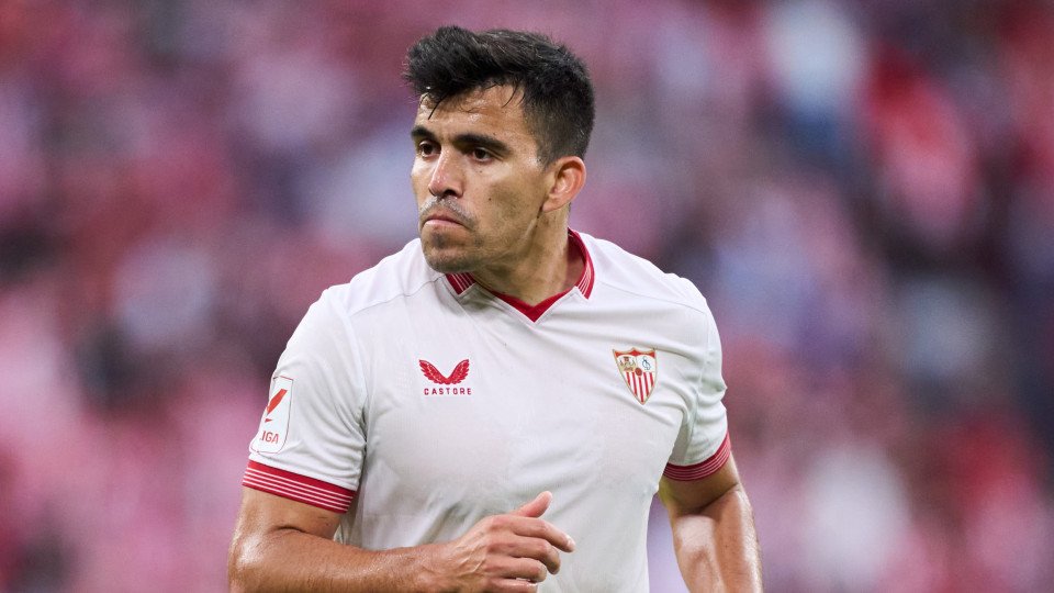 Aston Villa Dreams Of Marcos Acuña And Sevilla Wants To Sell