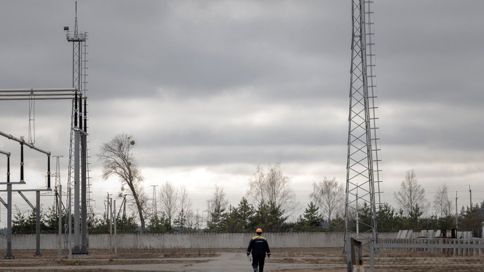 Russian Attack Leaves Thousands of People in Ukraine Without Electricity