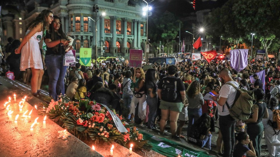 Brazilian Women Demonstrate Against Proposal to Equate Abortion with Homicide