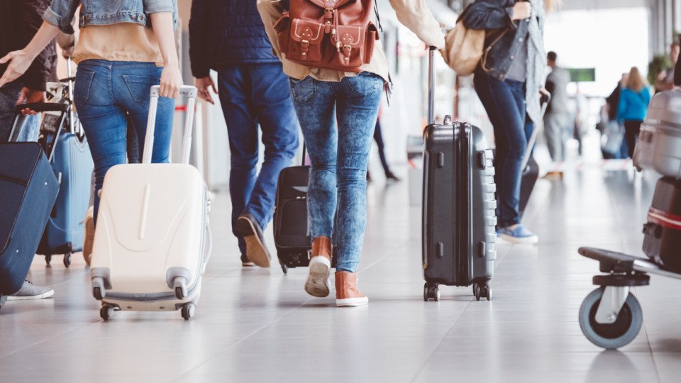 Woman Asks Ex-Boyfriend for Compensation After He Failed to Take Her to the Airport