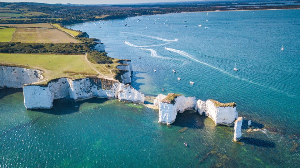 Boy Falls Off Cliff While Taking Photo And “Miraculously” Survives
