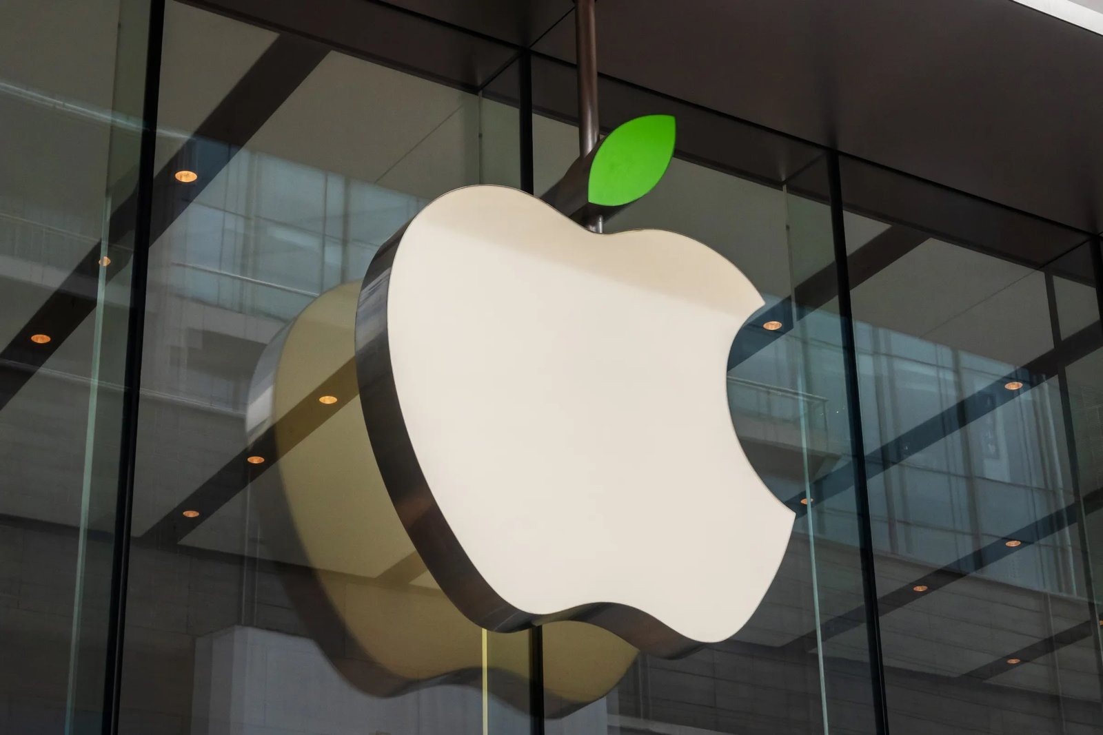 Apple Sued for Allegedly Paying Female Employees Less
