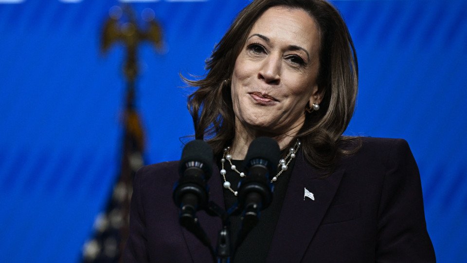 Kamala Condemns Burning of American Flag in Protest Against Netanyahu