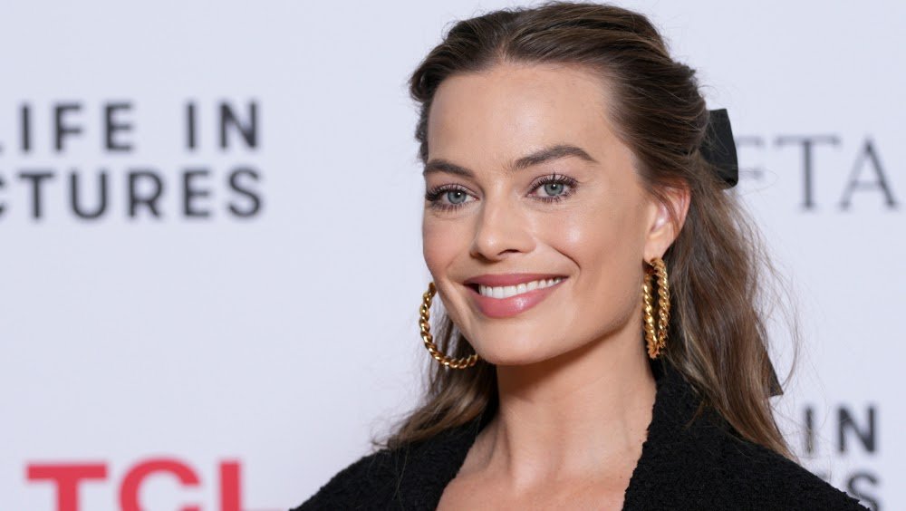 Margot Robbie Is Pregnant. Sources Confirm (And Pictures Too)