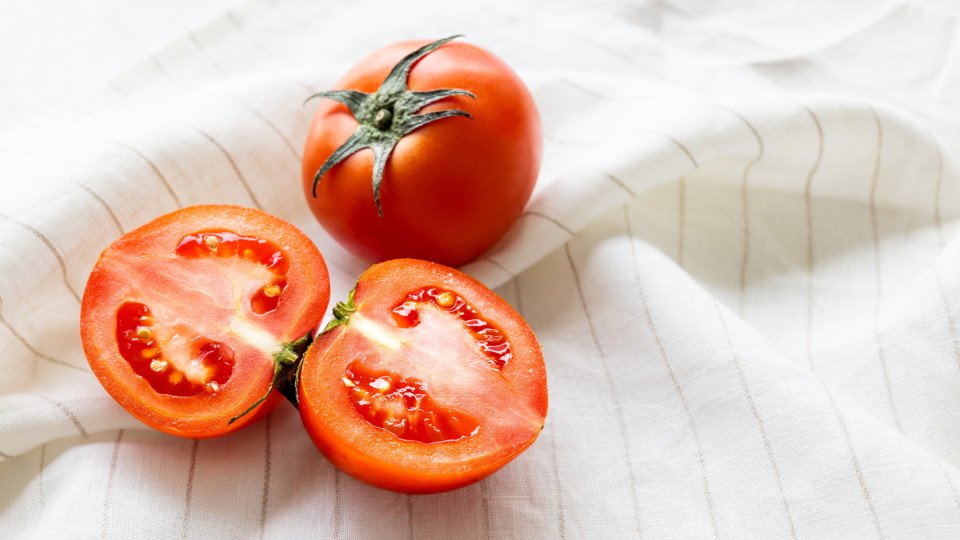 You Shouldn't Keep Tomatoes In The Fridge. Find Out Why