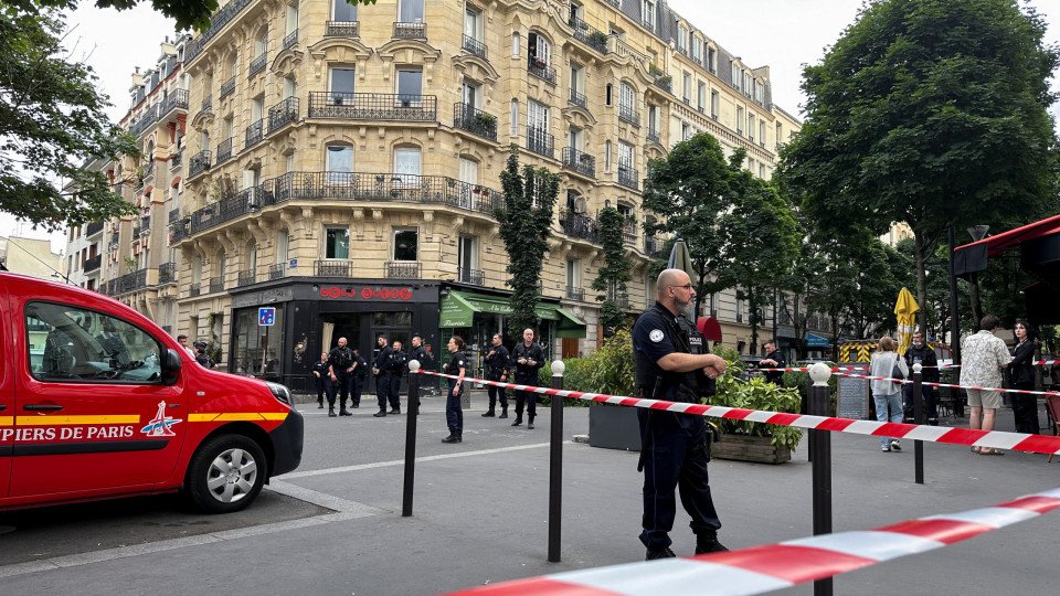 Police Remove Terrorism After Running Over on Paris Esplanade