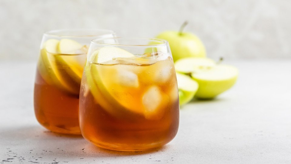 Want Something Fresh To Drink? Try Apple Iced Tea