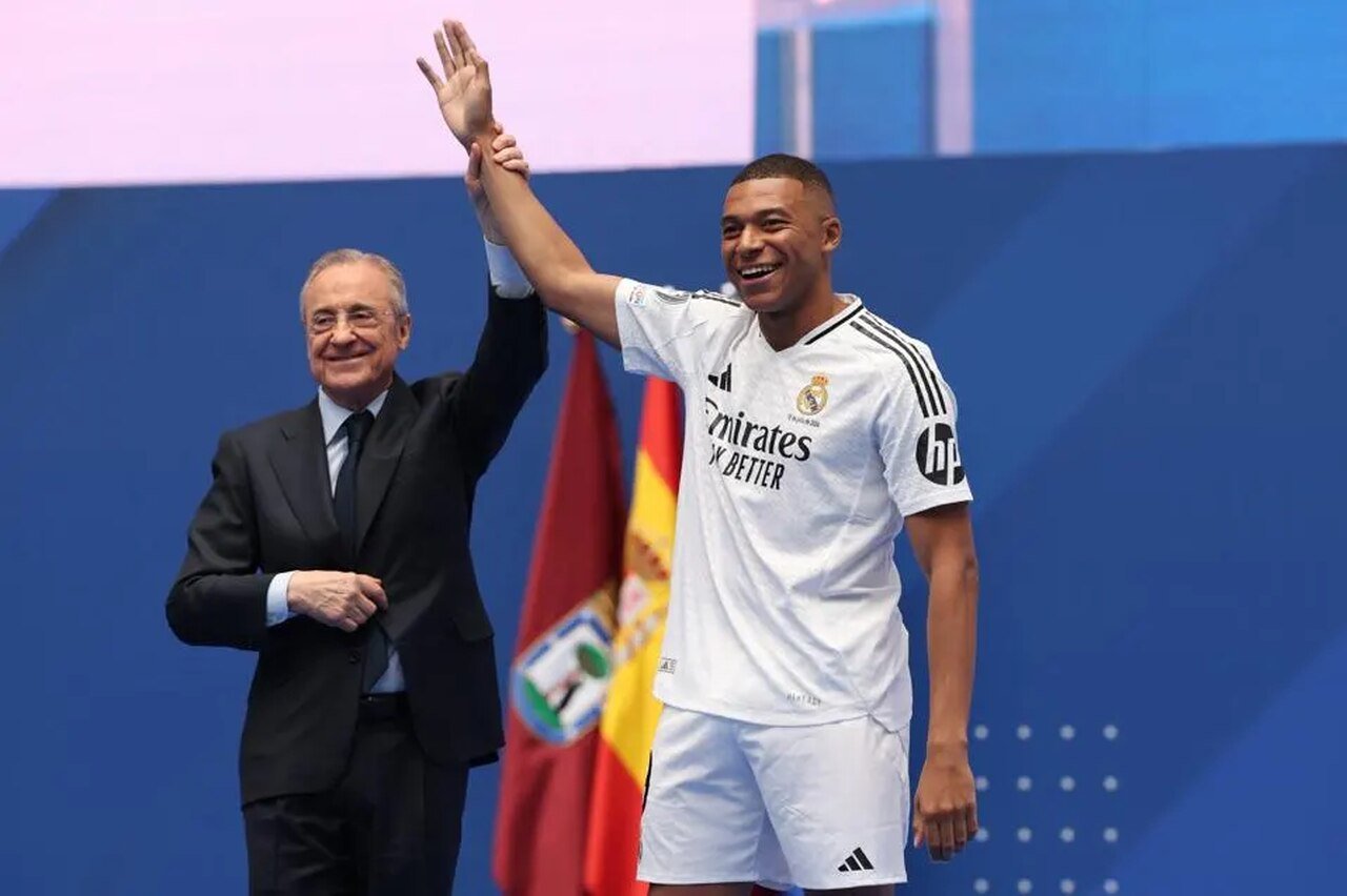 Kylian Mbappé Arrives At Real Madrid In The Style Of Idol Cristiano Ronaldo