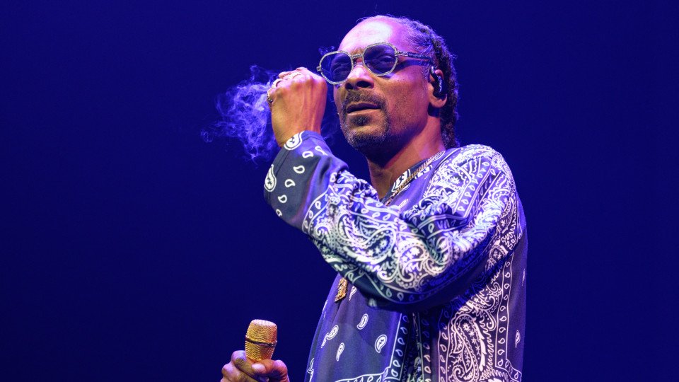 Snoop Dogg to Carry the Olympic Torch in Paris