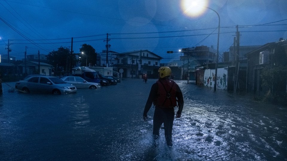 Typhoon Affects Over 600,000 in China After Killing Five in Taiwan