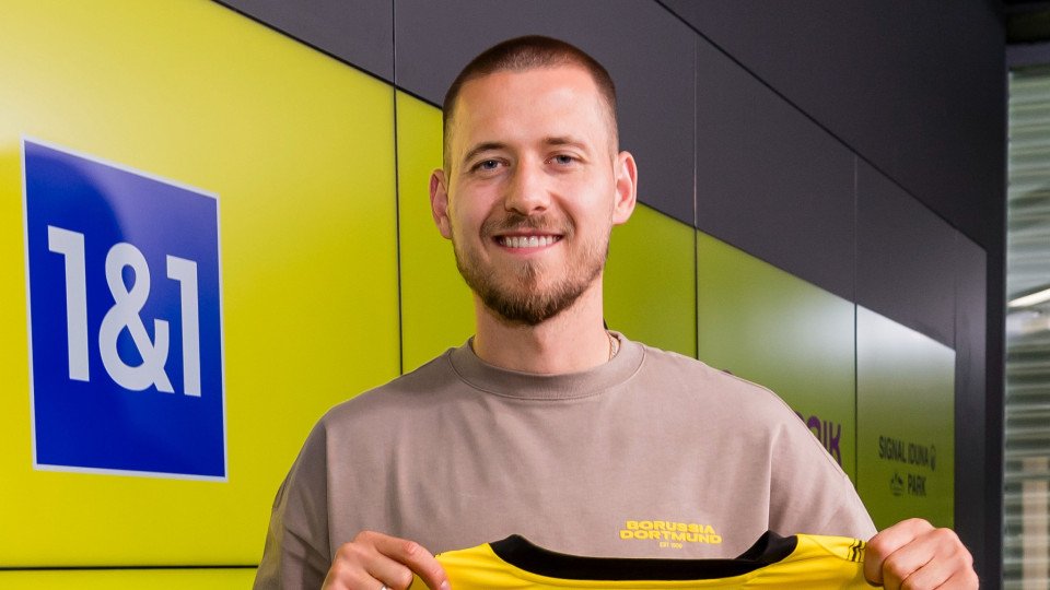 Waldemar Anton Has Signed With Borussia Dortmund