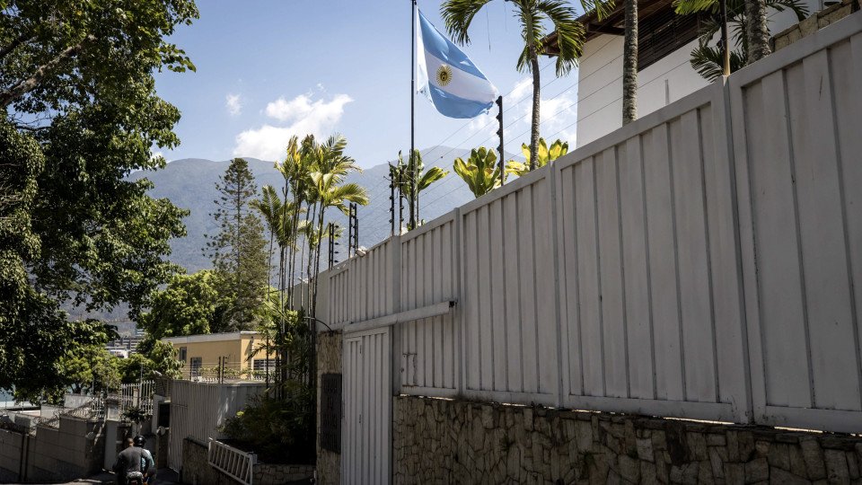 Brazil Takes Over Argentina's Embassy in Caracas Closed by Maduro Today