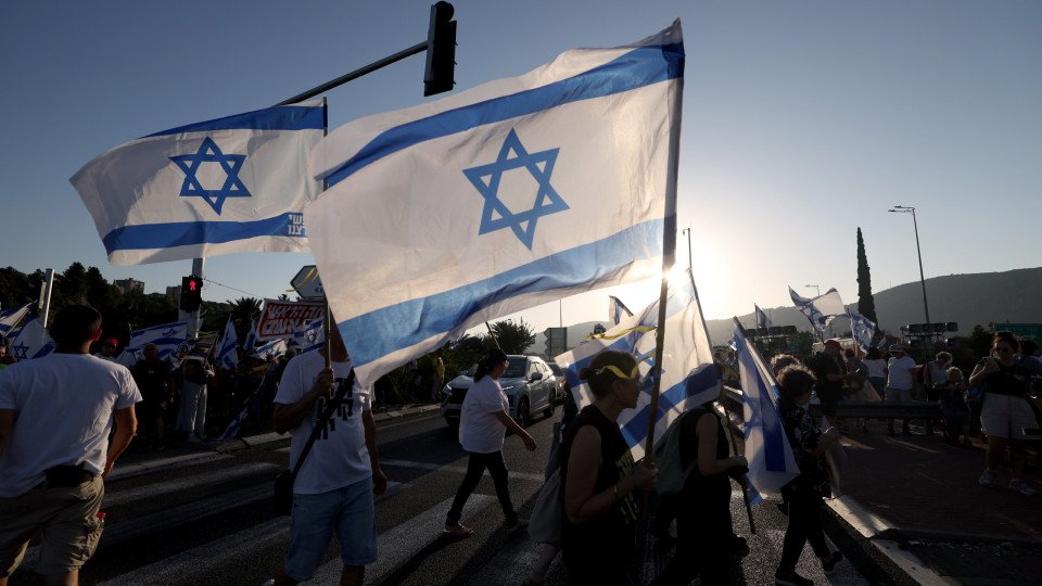 Canada Pulls Out Children of Diplomats in Israel