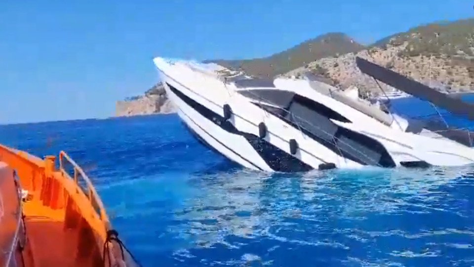 Five People Rescued From Shipwrecked Yacht In Mallorca