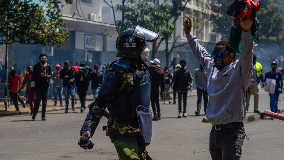 New Protests in Nairobi Coincide with Inauguration of New Government