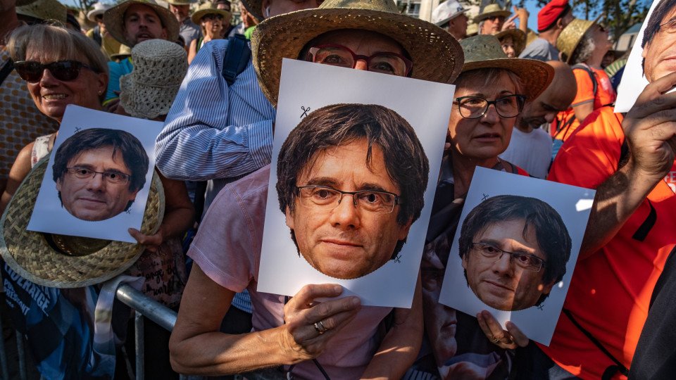 Three Officers Suspended for Alleged Involvement in Puigdemont’s Escape