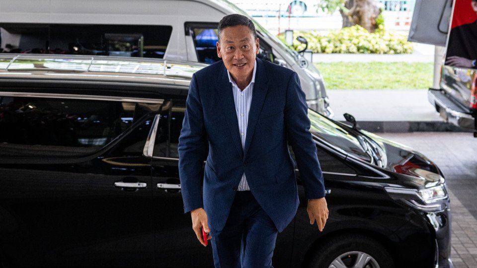 Thailand's Constitutional Court Ousts Prime Minister for Violating Ethics