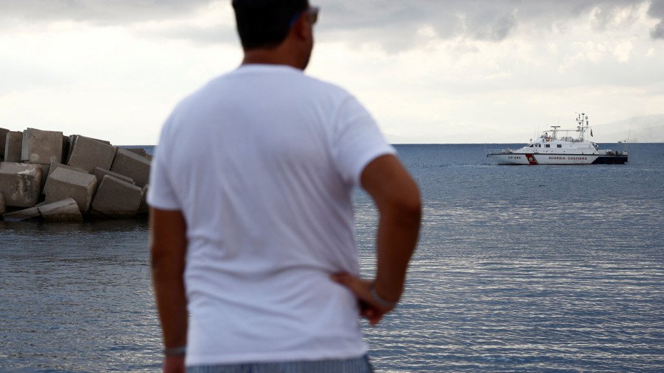 Captain Of Luxury Yacht That Wrecked In Sicily Under Investigation