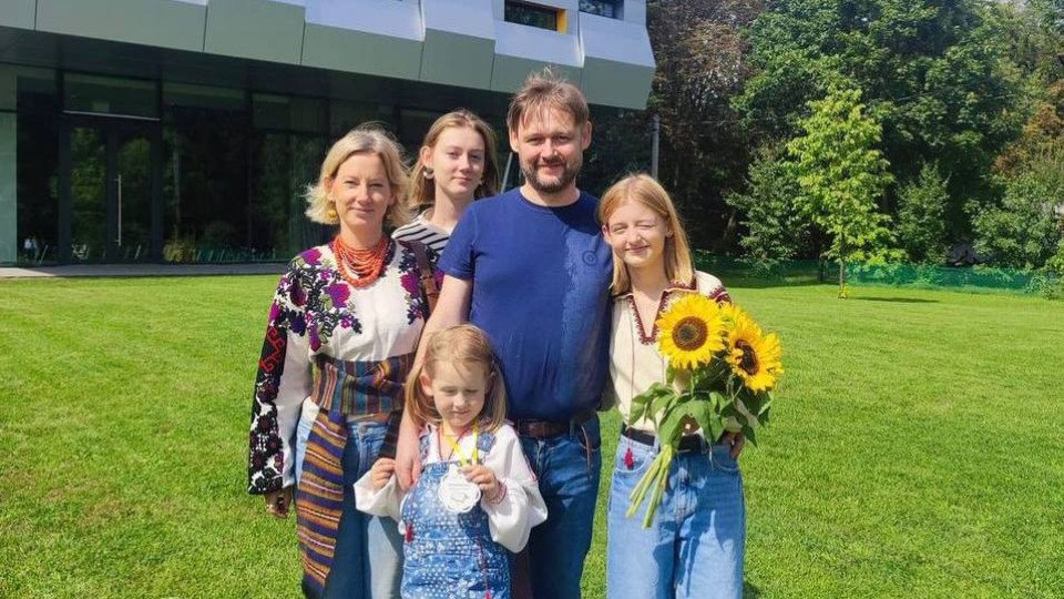 “Russia Exterminates Families”. Mother And Daughters Among Victims Of Lviv Attack