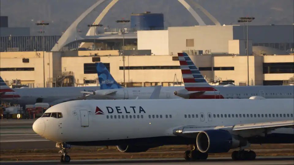 Pressurization Problem on US Flight Leaves Passengers Bleeding