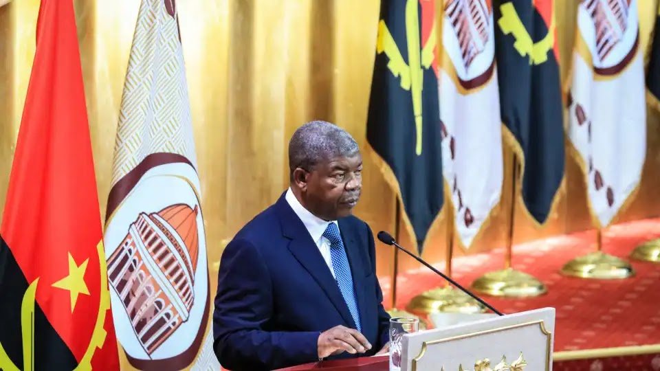 Angola Wants Almost 2,000 Million Back, Including From Portugal