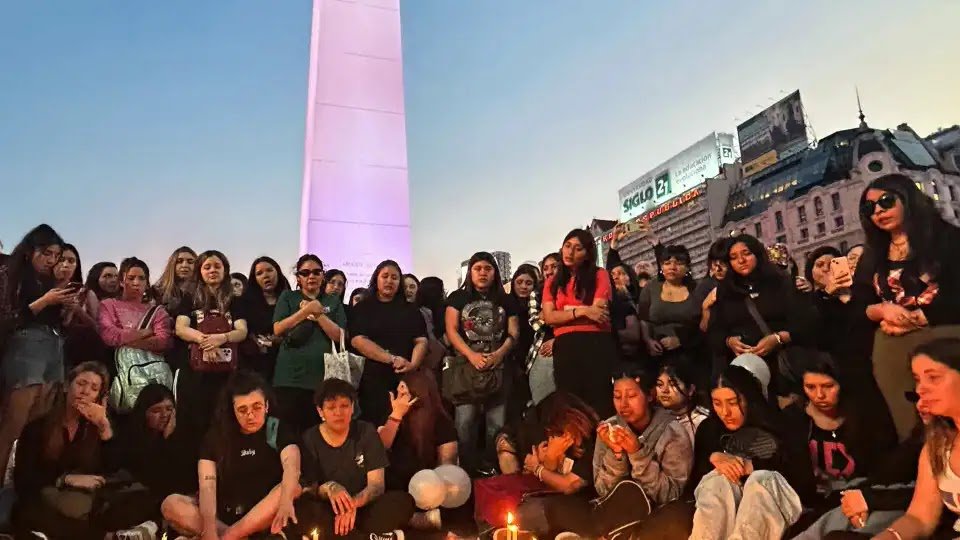 One Direction Fans Miss Work to Cope with Grief