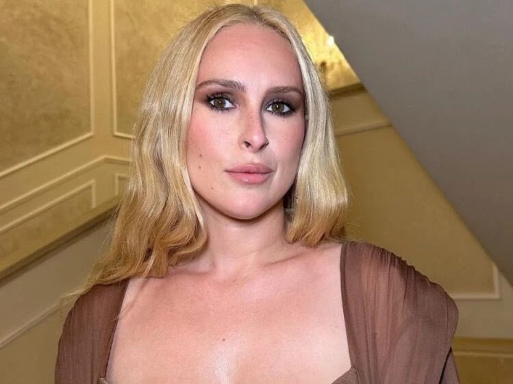 An Affectionate Picture of Rumer Willis With Her Baby Daughter