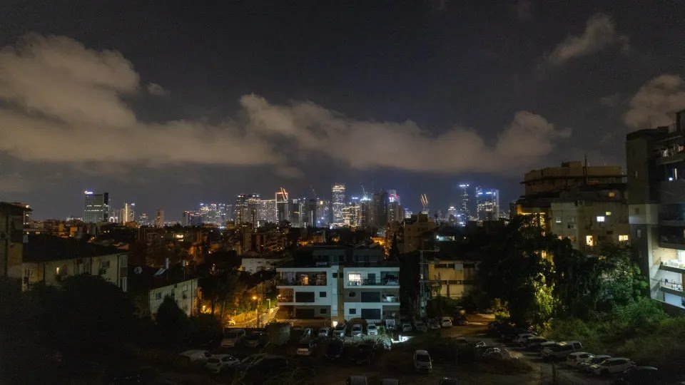 Hezbollah Attack Triggers Sirens in Tel Aviv After Ceasefire Announcement