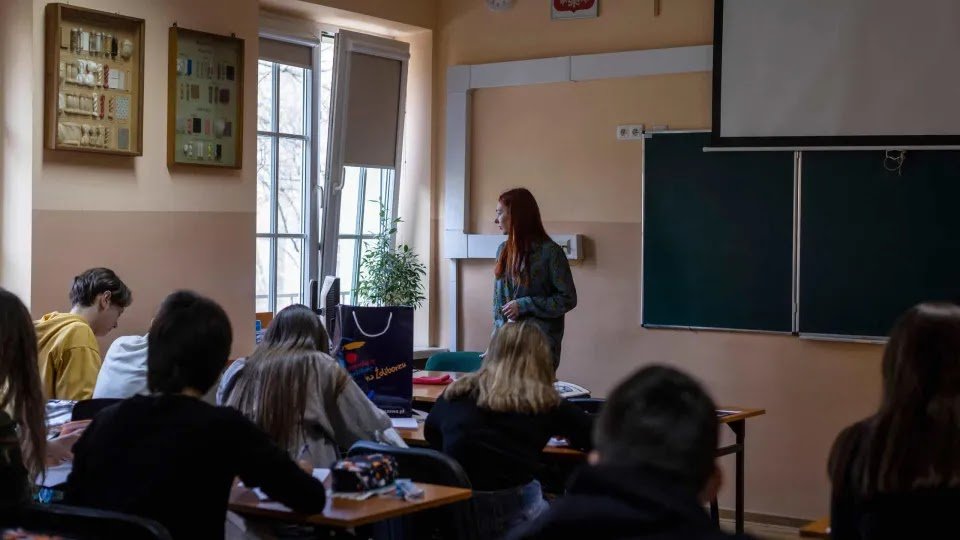 Russian Authorities Teach Schools How to Protect Against Attacks from Ukraine