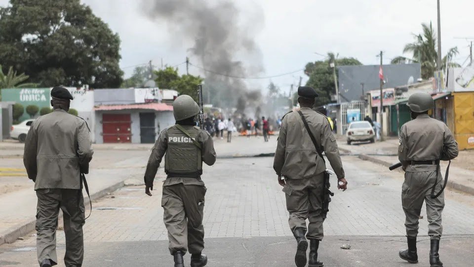 South Africa Reopens Border With Mozambique After Closing It Due To Protests