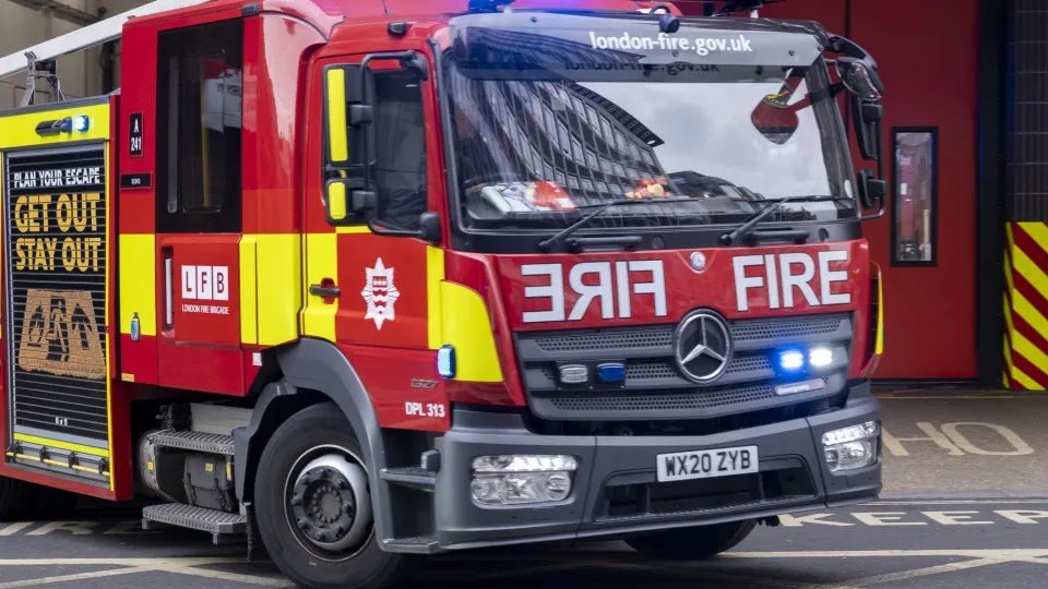 Fire At Restaurant Near London Mobilizes 100 Firefighters