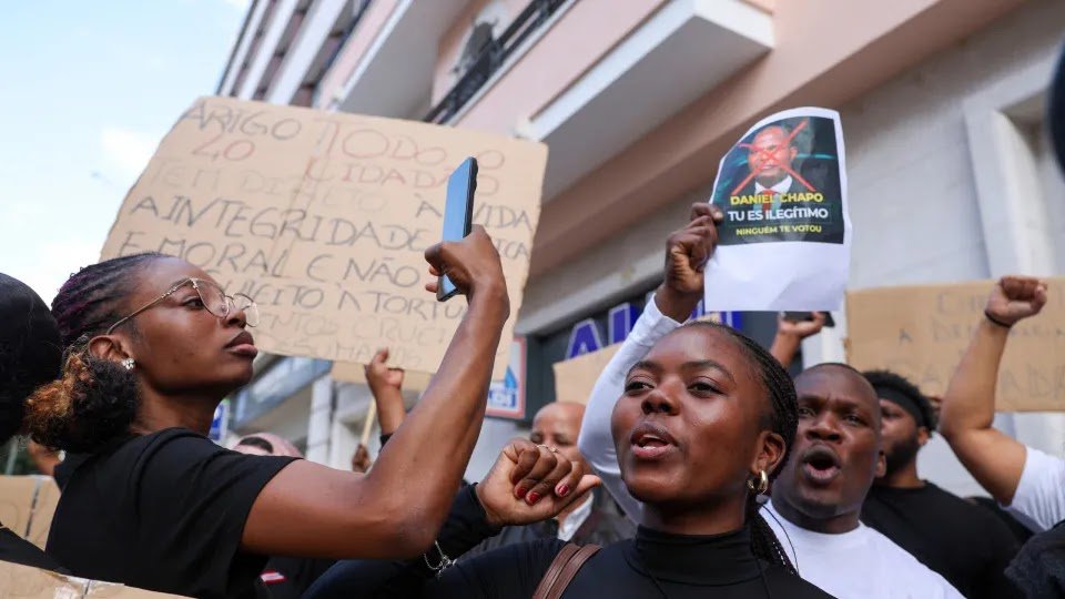 Police Disperse Hundreds of Protesters in Maputo With Tear Gas