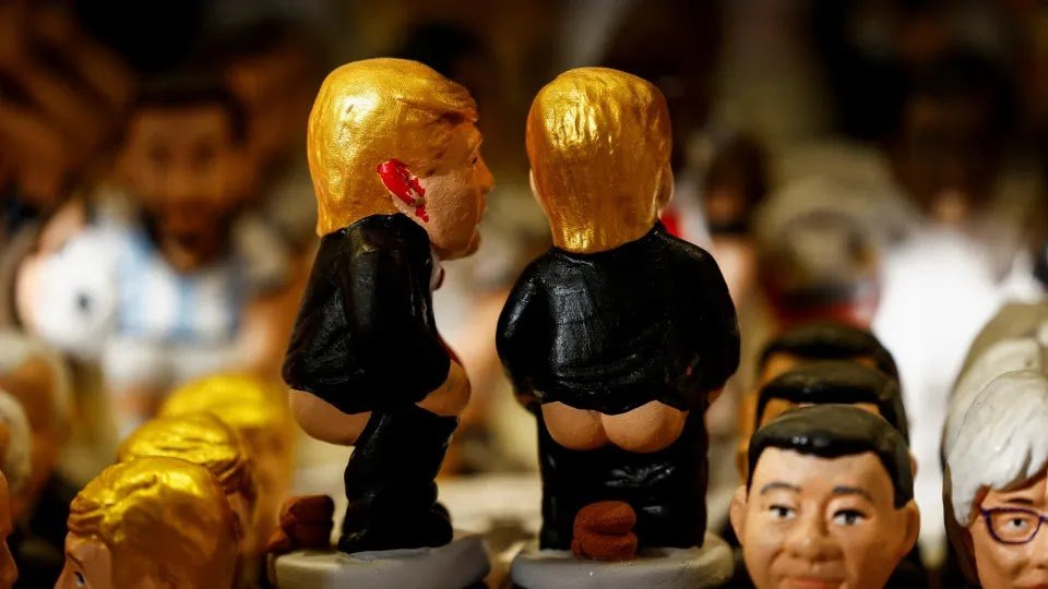 Trump Doll Defecating With Massive Demand This Christmas In Spain