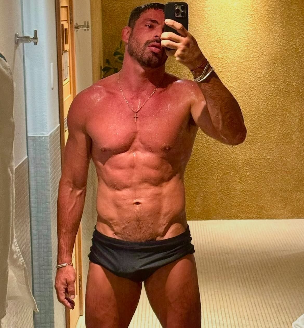 Cauã Reymond Agita A Intenet Com Novas Fotos