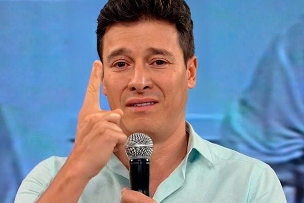 Rodrigo Faro Deixa A RecordTV Após 16 Anos