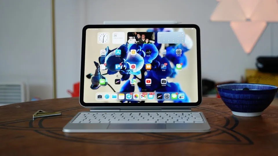 Apple Plans to Release (At Least) an iPad Pro