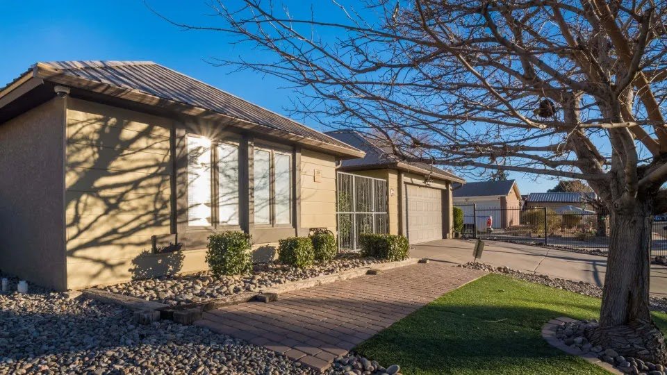 Breaking Bad House Owners Decide to Sell It Because They're Fed Up With Fans