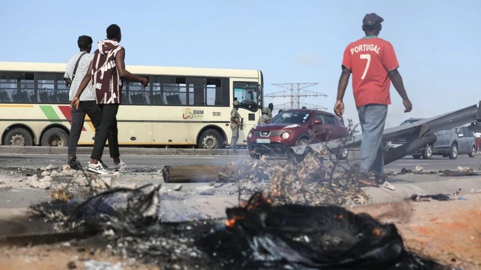 Mozambique: Main Entrance In Maputo Cut Off By Protesters