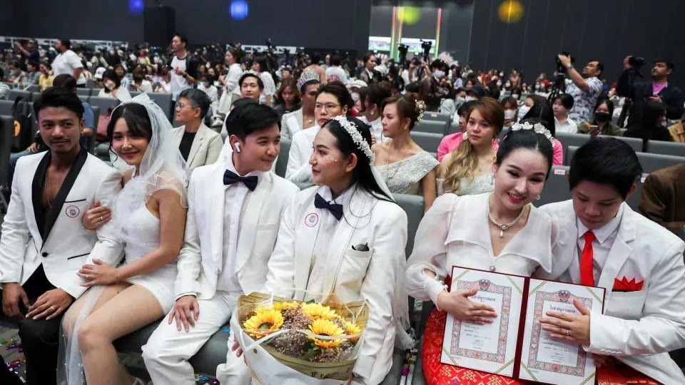 Thailand Now Allows LGBT Marriages. Hundreds Marry in One Day