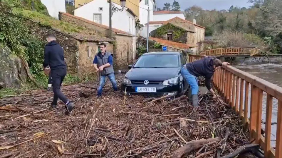 Storm Leaves Houses and Cars Flooded in Galicia