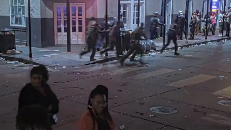 Video Captures Moment Police Are Informed of Attack - And Run
