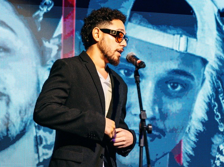 Gio Lisboa Anuncia Nova Era Com “Fora Da Plateia