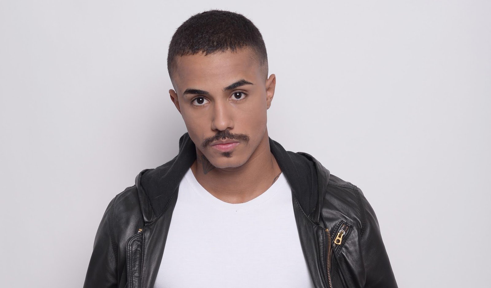 MC Livinho Lança Música “Zero Papo De Amor”; Veja A Letra