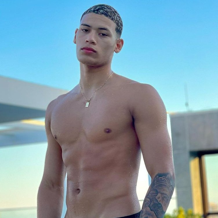 Yuri Machado Abriu O Jogo A Respeito De Praticar Ato Intenso Com Outros Homens