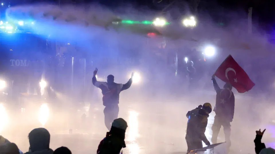 Human Rights Group Denounces Arrest of Ten Journalists in Türkiye