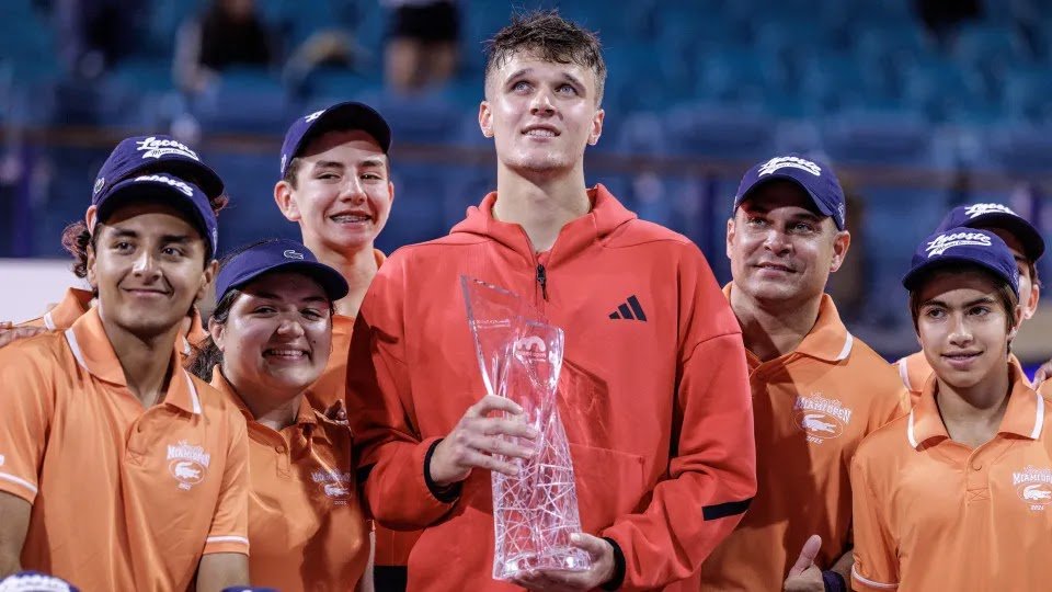 Mensik Stuns Djokovic to Claim First Career Title in Miami