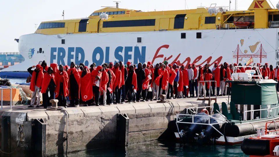 105 Migrants Including Three Minors Rescued Near Canary Islands